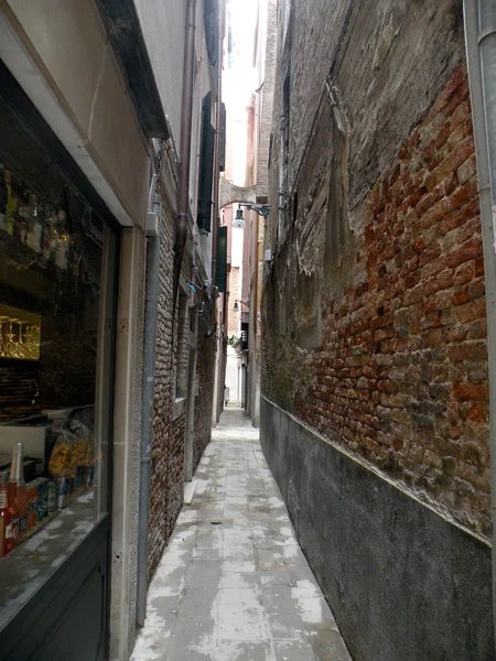 Rua veneziana — Fotografia de Stock