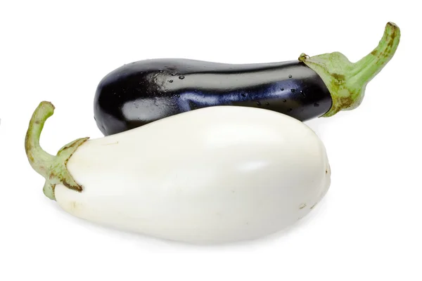 Svarta och vita äggplantor isolerad på vit孤立在白纸上的黑色和白色茄子 — 图库照片