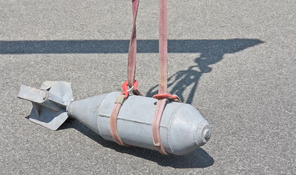 Dummy bomb lifting — Stock Photo, Image