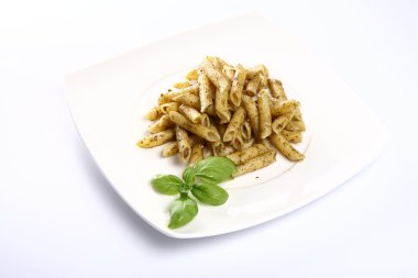 Penne pesto ile