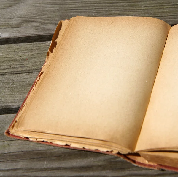 Viejo libro con páginas en blanco — Foto de Stock