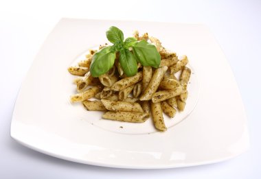 Penne pesto ile