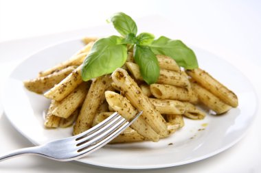 Penne pesto ile