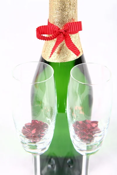 Şampanya şişesi ve gözlük — Stok fotoğraf
