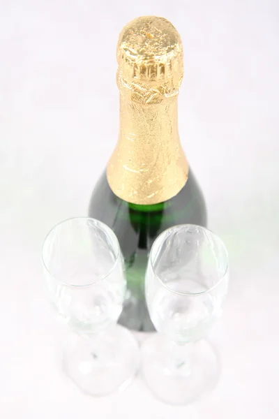 Botella de champán y copas — Foto de Stock