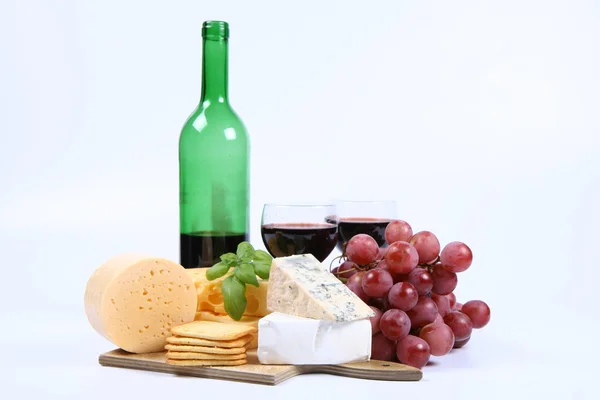 Various types of cheese and red wine — Stock Photo, Image