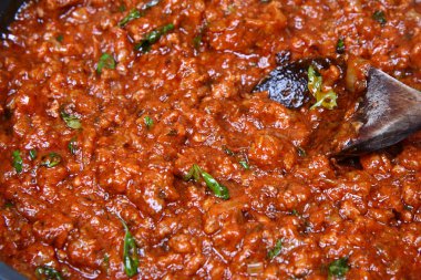 Spagetti Bolonez soslu taze bas