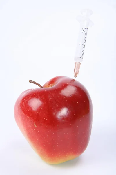 Jabłko i strzykawki — Zdjęcie stockowe