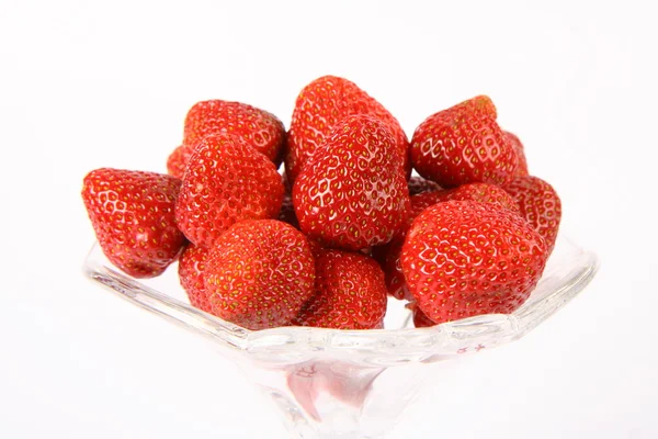 Φράουλες σε ένα φλιτζάνι — Φωτογραφία Αρχείου