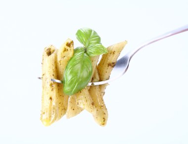 Penne pesto ile