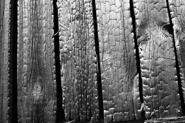 Горелый деревянный фон — стоковое фото