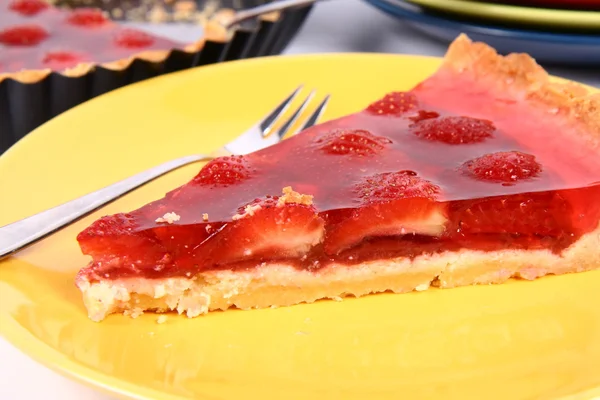 Bit av jordgubbe tårta — Stockfoto