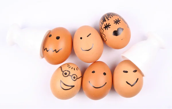 Huevos sonrientes en blanco — Foto de Stock