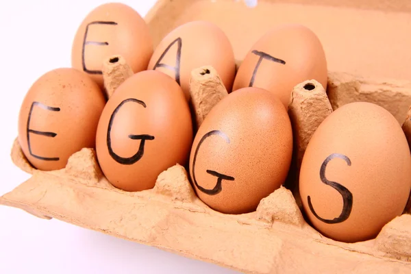 Uova con iscrizione "EAT EgGS" — Foto Stock