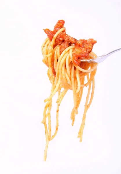 Спагетти болоньезе на вилке — стоковое фото
