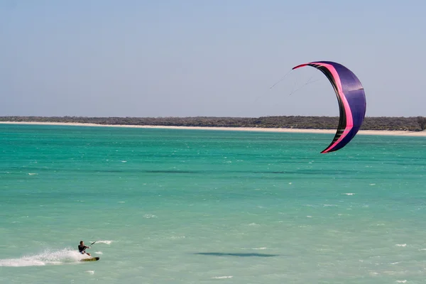 Kitesurfing in the lagoon — Stock Photo, Image