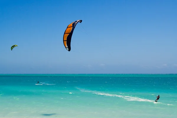Kitesurf en la laguna — Foto de Stock