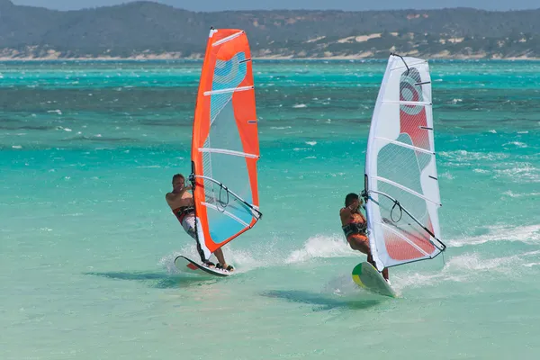 Windsurfing w lagunie — Zdjęcie stockowe