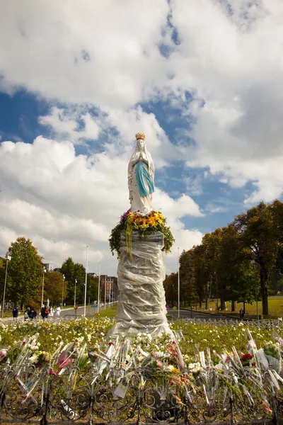 Figura de la Virgen, Lourdes - Francia . — Foto de Stock