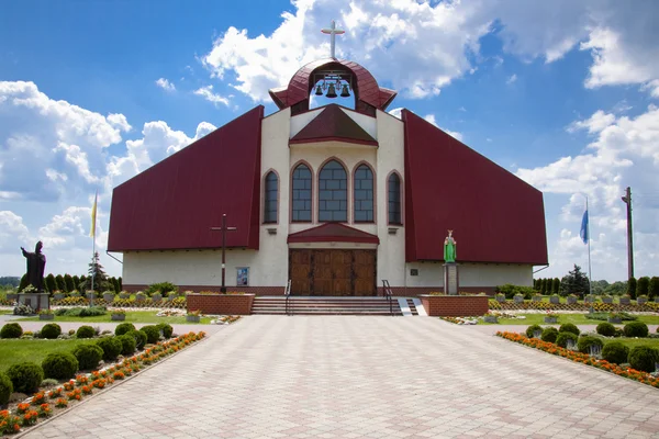 Современная церковь — стоковое фото