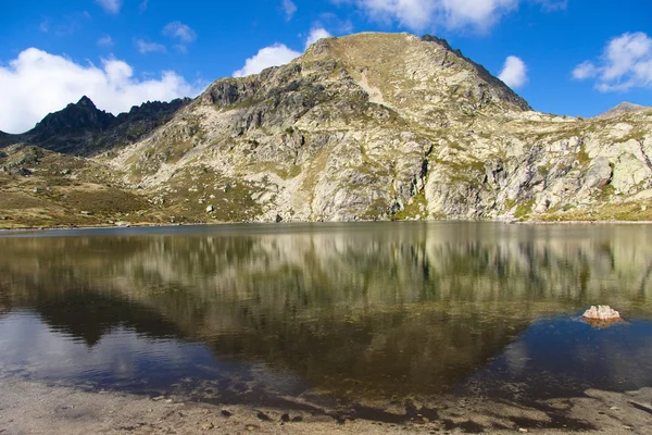 Pedourres jezero - andorra, Pyreneje — Stock fotografie
