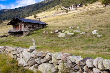 Stony cottage - Pyrenees clipart