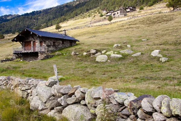 Cottage in pietra - Pirenei — Foto Stock