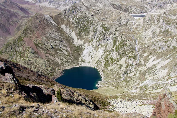 Două lacuri în Parcul Aiguestortes . — Fotografie, imagine de stoc