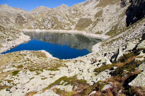 Górskie jeziora - aiguestortes park — Zdjęcie stockowe