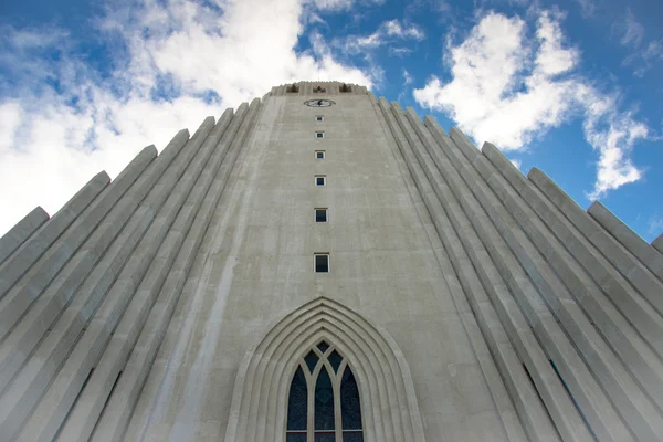 Hallgrimskirkja kerk in reykjavik — Stockfoto