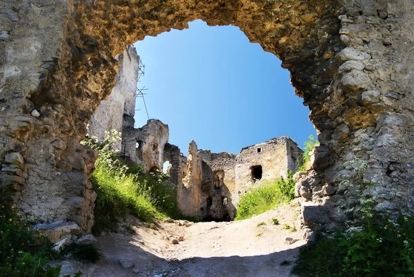 Lietava 城堡的废墟 — 图库照片