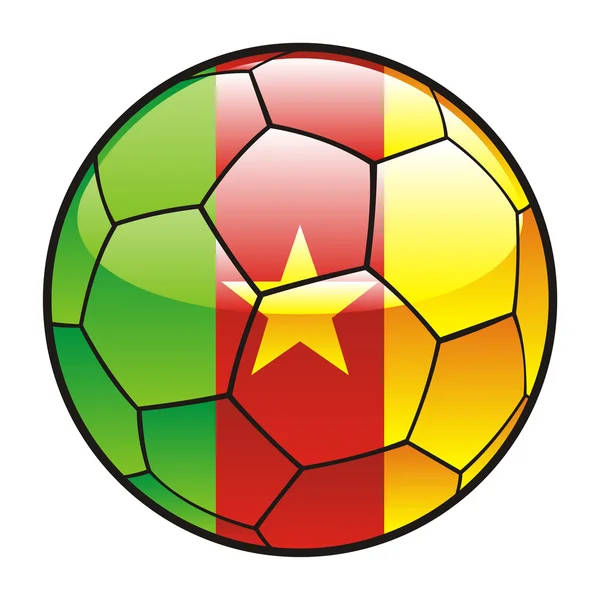 Kamerun bayrağı üzerinde futbol topu — Stok Vektör