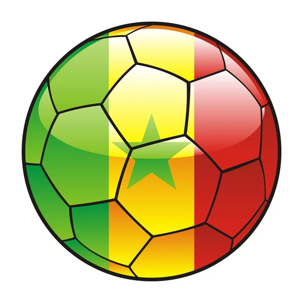 Bandeira do Senegal em bola de futebol — Vetor de Stock