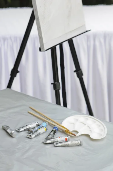 Easel with paints — Stock Photo, Image
