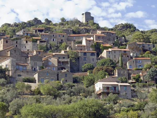 Pequena aldeia no languedoc — Fotografia de Stock