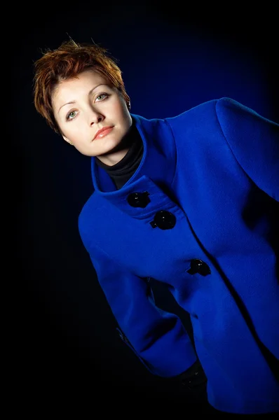 Señora en un abrigo azul —  Fotos de Stock