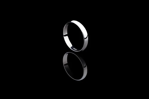 Λευκόχρυσο δαχτυλίδι — Φωτογραφία Αρχείου