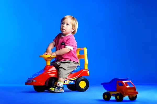 Das Porträt eines kleinen einjährigen Jungen lizenzfreie Stockfotos