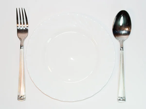 Tenedor, cuchara y plato blanco — Foto de Stock