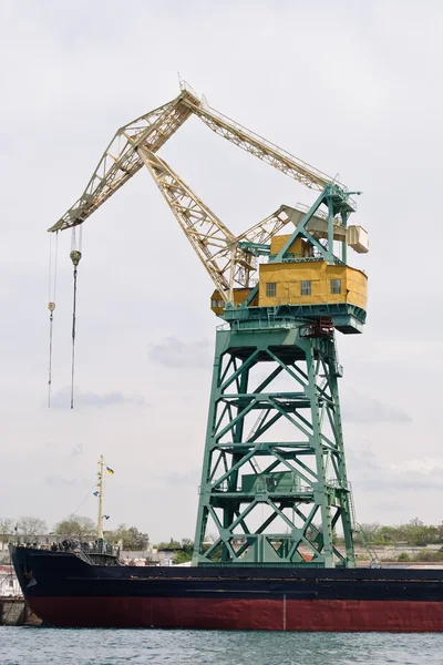 Crane in port — Stock Photo, Image