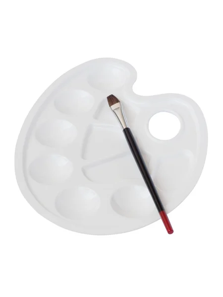 Beyaz plastik palet boya fırçası ile — Stok fotoğraf