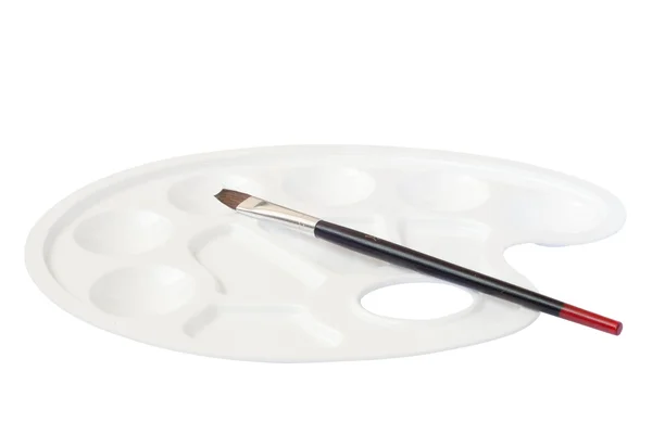 Beyaz plastik palet boya fırçası ile — Stok fotoğraf