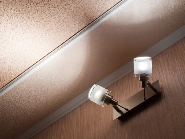 Duas luzes de teto modernas montadas em uma parede — Fotografia de Stock