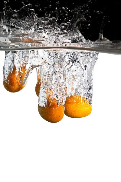 Kumquaty ve vodě — Stock fotografie