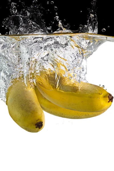 Bananen im Wasser — Stockfoto