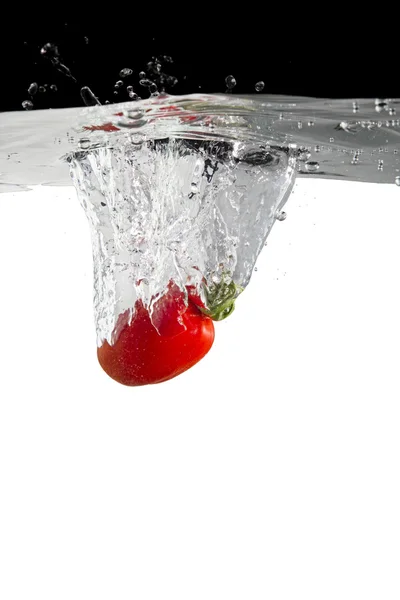Pomidor w wodzie — Zdjęcie stockowe