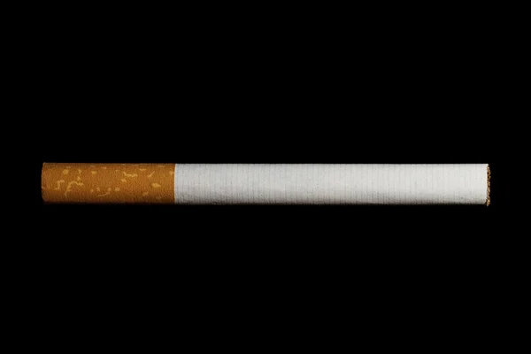 黒の上のタバコ — ストック写真
