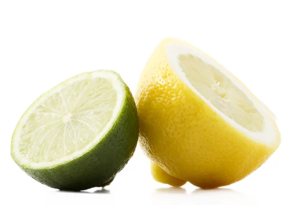 Halbe Zitrone und Limette — Stockfoto