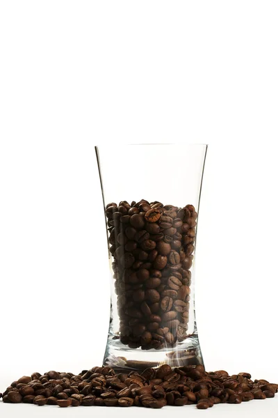 Grains de café dans un verre — Photo