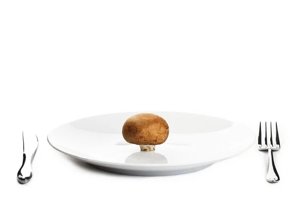 Brązowy grzyb na talerzu — Zdjęcie stockowe